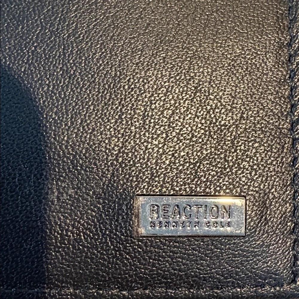 Kenneth Cole Reaction wallet/ card holder unisex leather black 4 x 3.5 NIB